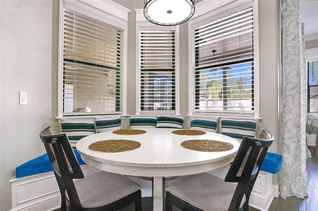 合同活跃: $610,000 (4 贝兹, 2 浴室, 2191 平方英尺)