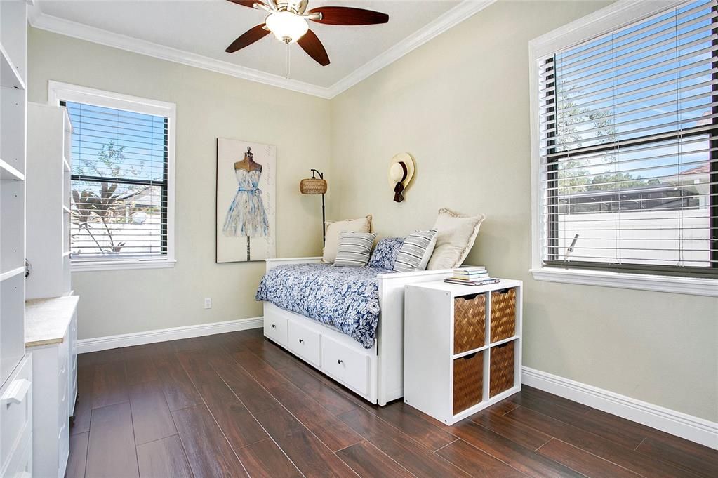 合同活跃: $610,000 (4 贝兹, 2 浴室, 2191 平方英尺)