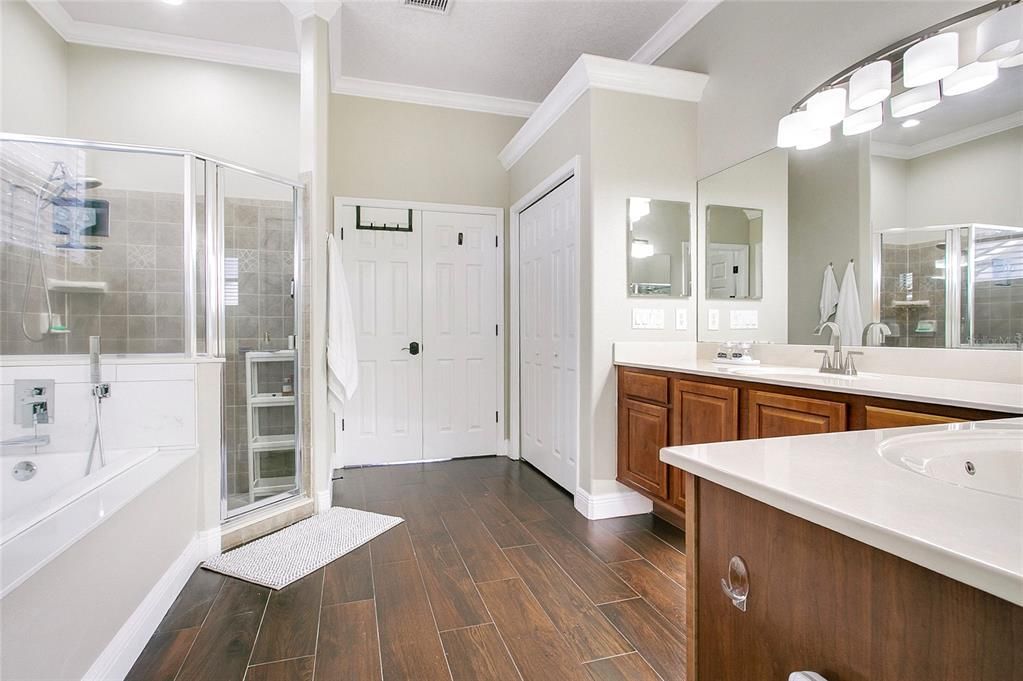 合同活跃: $610,000 (4 贝兹, 2 浴室, 2191 平方英尺)