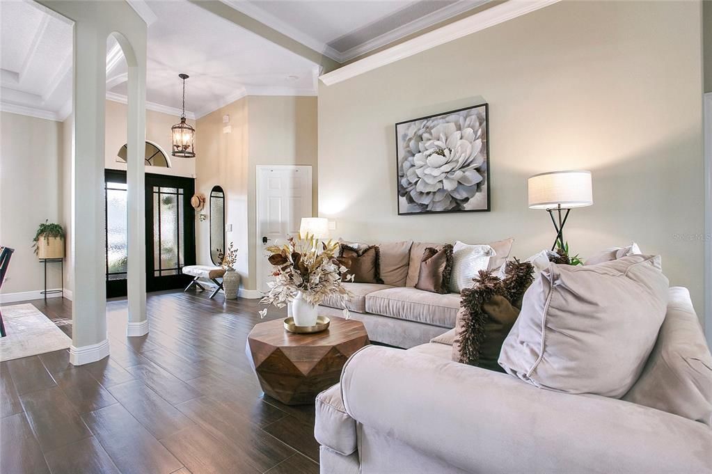 合同活跃: $610,000 (4 贝兹, 2 浴室, 2191 平方英尺)