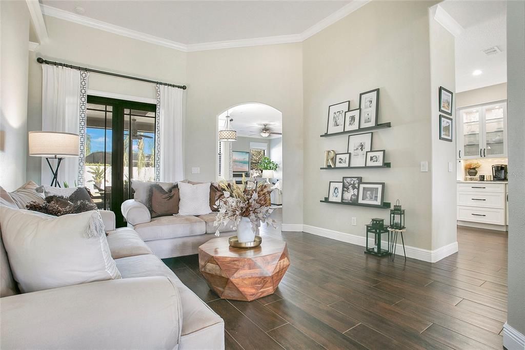 合同活跃: $610,000 (4 贝兹, 2 浴室, 2191 平方英尺)