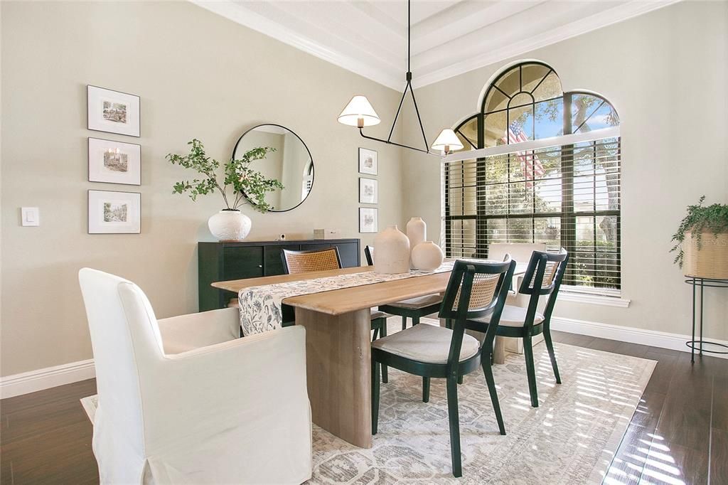 合同活跃: $610,000 (4 贝兹, 2 浴室, 2191 平方英尺)