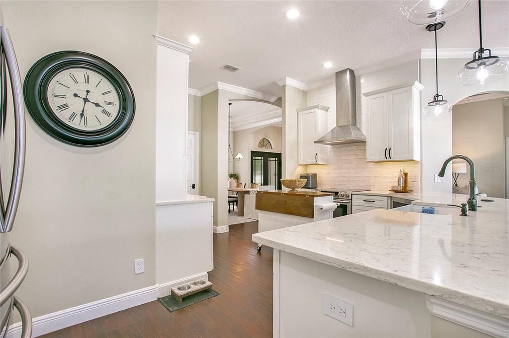 合同活跃: $610,000 (4 贝兹, 2 浴室, 2191 平方英尺)