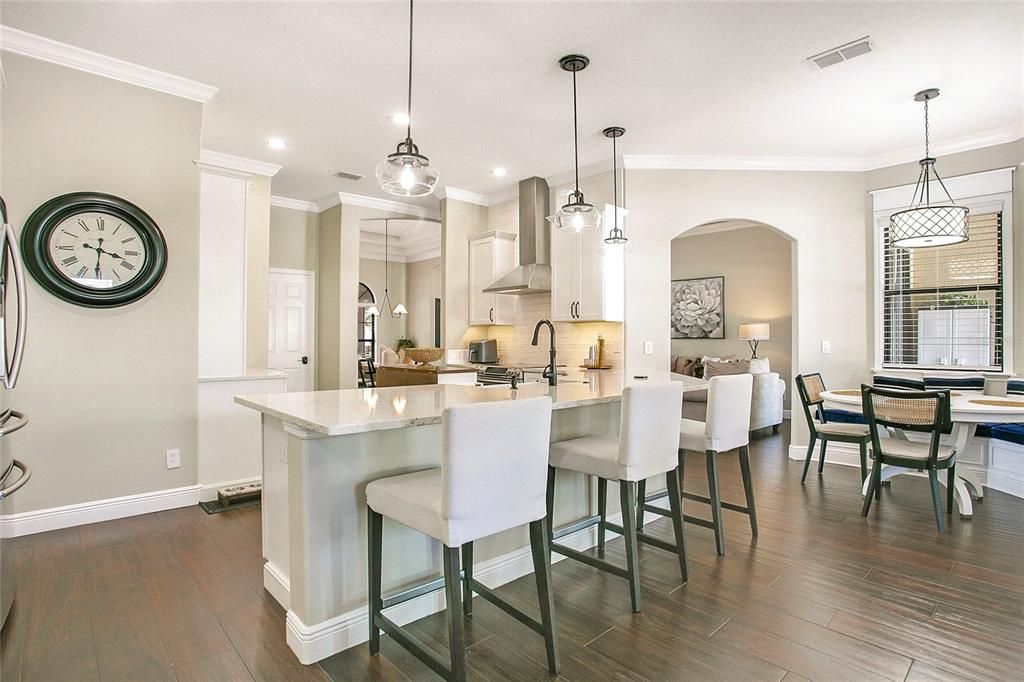 合同活跃: $610,000 (4 贝兹, 2 浴室, 2191 平方英尺)