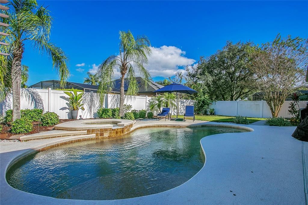 合同活跃: $610,000 (4 贝兹, 2 浴室, 2191 平方英尺)