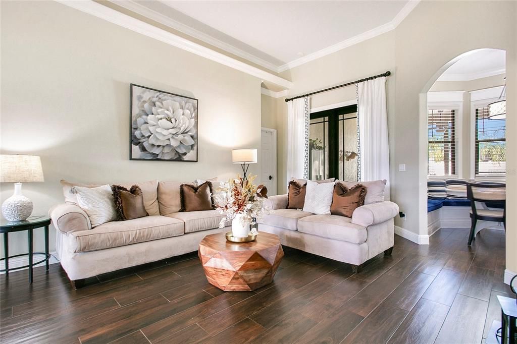 合同活跃: $610,000 (4 贝兹, 2 浴室, 2191 平方英尺)