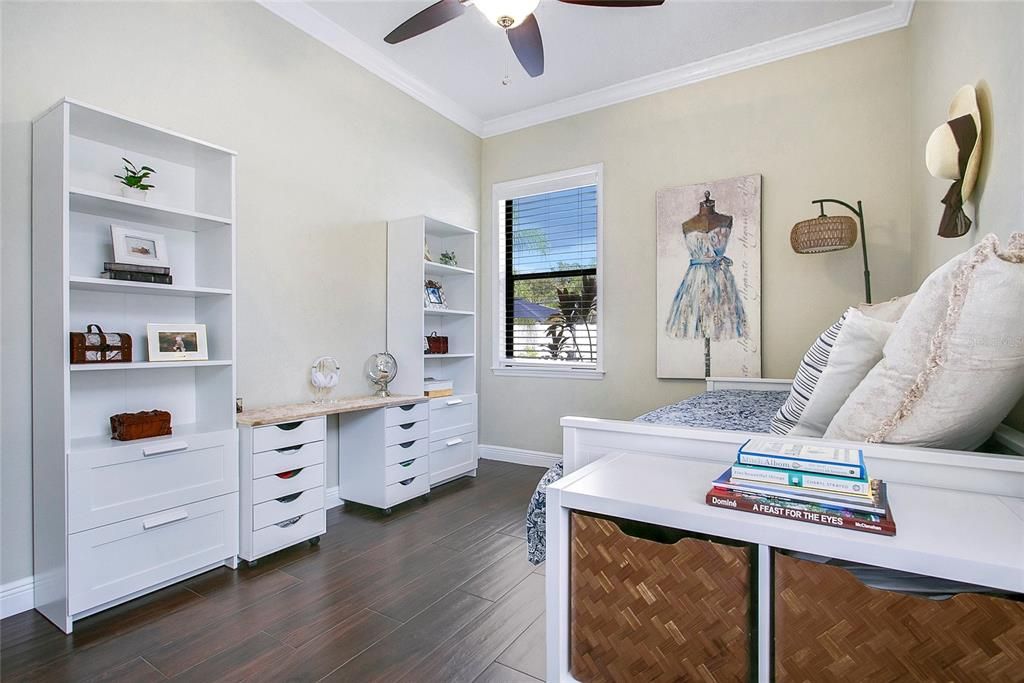 合同活跃: $610,000 (4 贝兹, 2 浴室, 2191 平方英尺)