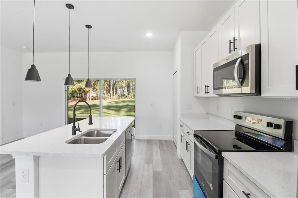 待售: $262,000 (4 贝兹, 2 浴室, 1661 平方英尺)