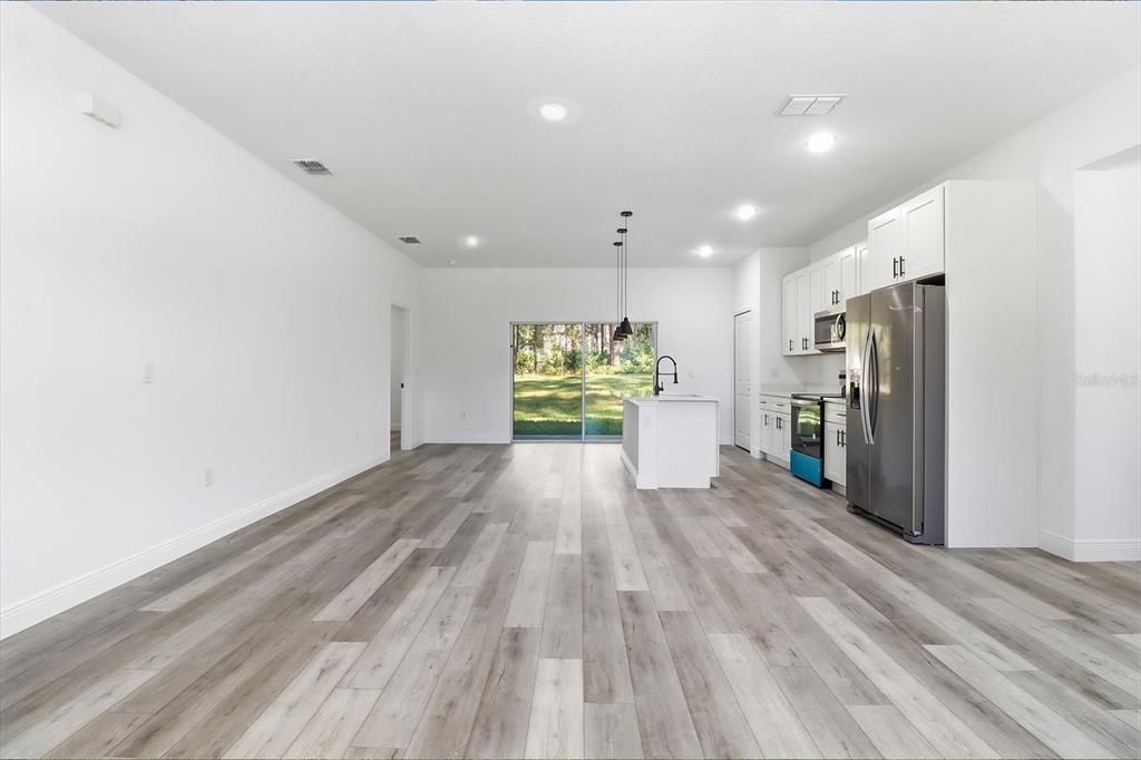 待售: $262,000 (4 贝兹, 2 浴室, 1661 平方英尺)