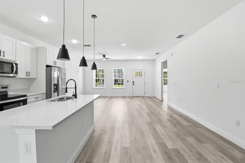 待售: $262,000 (4 贝兹, 2 浴室, 1661 平方英尺)