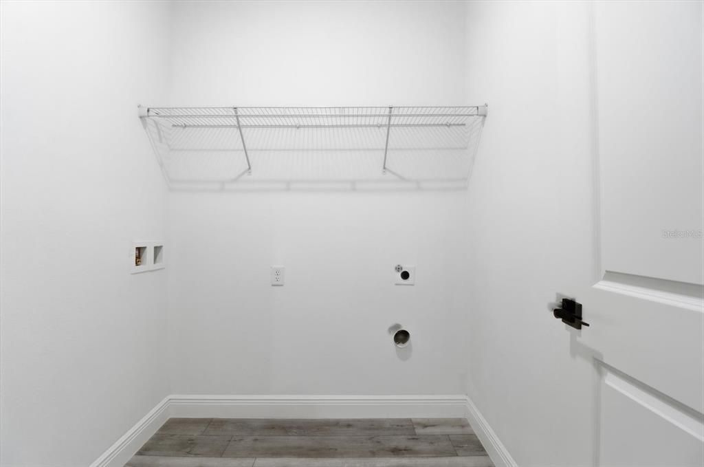 待售: $262,000 (4 贝兹, 2 浴室, 1661 平方英尺)