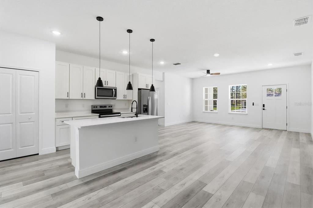 待售: $262,000 (4 贝兹, 2 浴室, 1661 平方英尺)