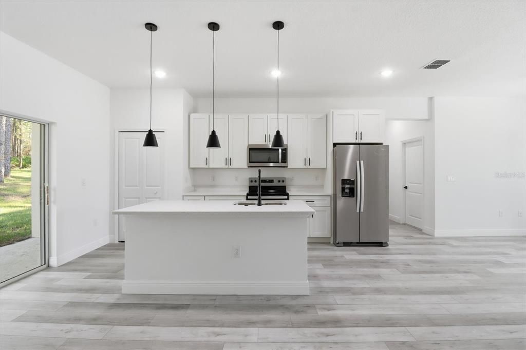 待售: $262,000 (4 贝兹, 2 浴室, 1661 平方英尺)