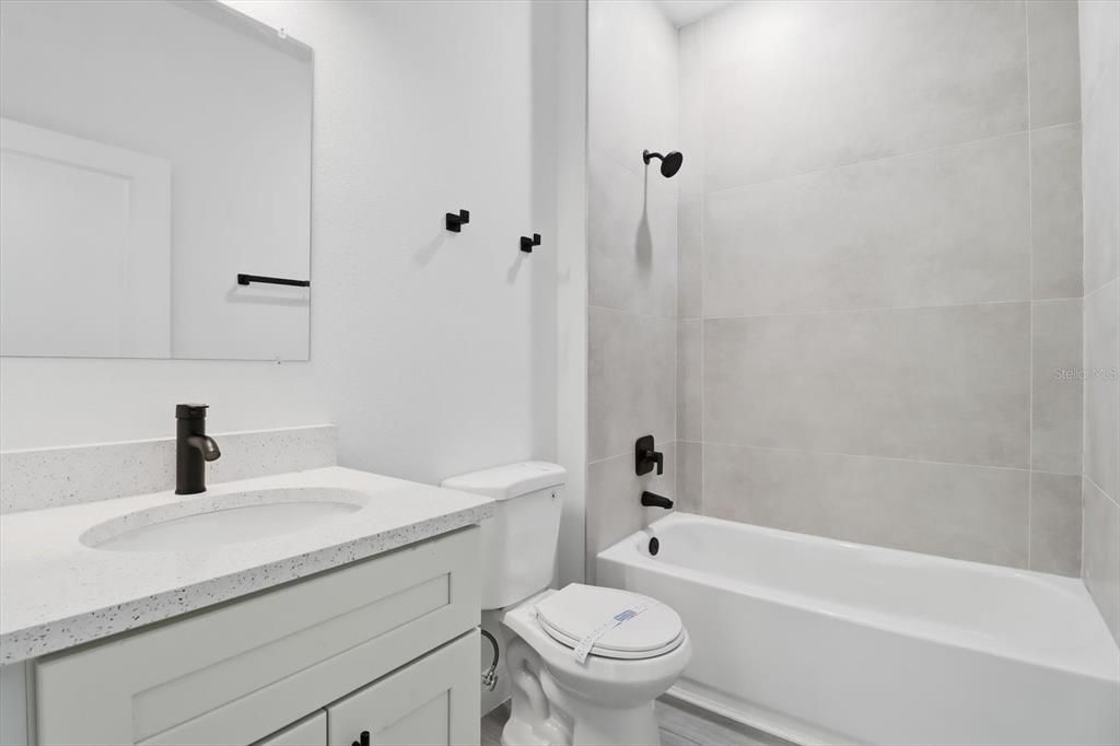 待售: $262,000 (4 贝兹, 2 浴室, 1661 平方英尺)