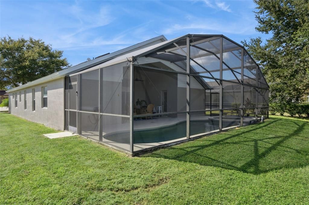 For Sale: $549,999 (5 beds, 4 baths, 2187 Square Feet)