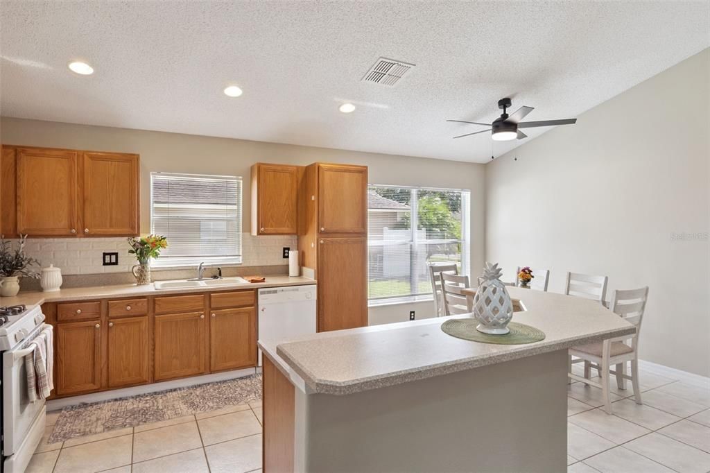 For Sale: $549,999 (5 beds, 4 baths, 2187 Square Feet)