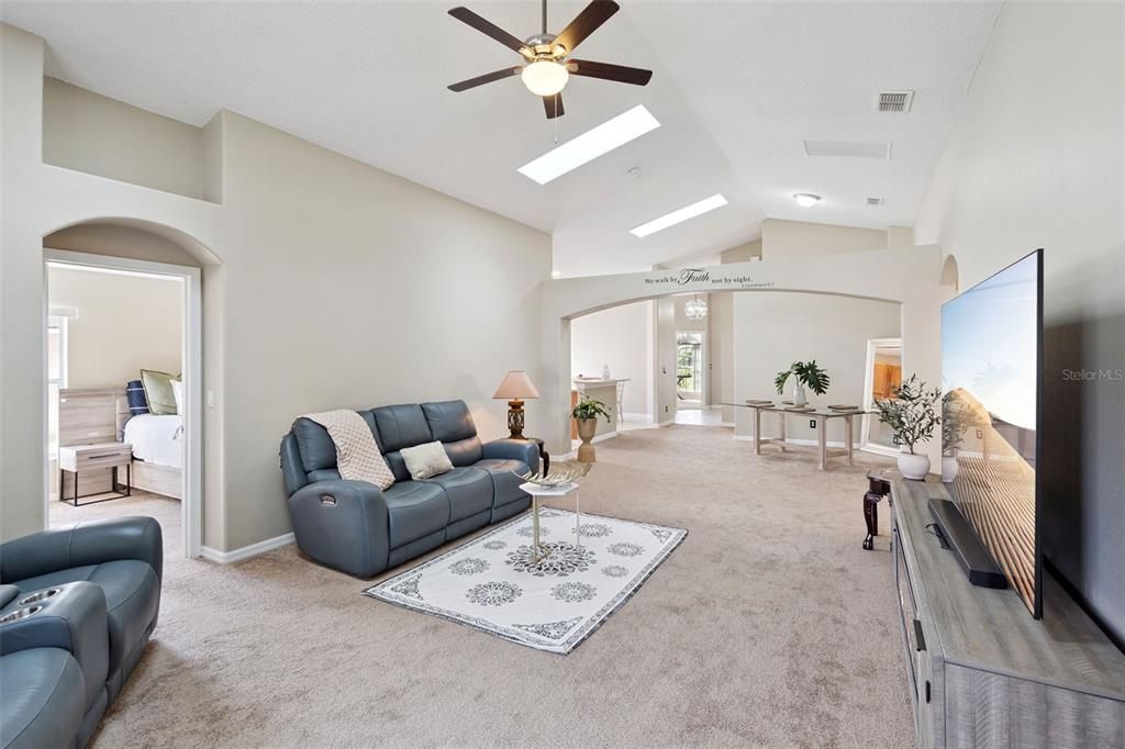 For Sale: $549,999 (5 beds, 4 baths, 2187 Square Feet)