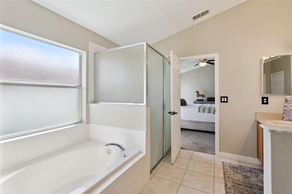 For Sale: $549,999 (5 beds, 4 baths, 2187 Square Feet)