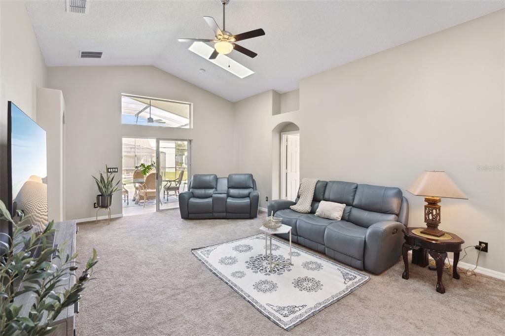 For Sale: $549,999 (5 beds, 4 baths, 2187 Square Feet)