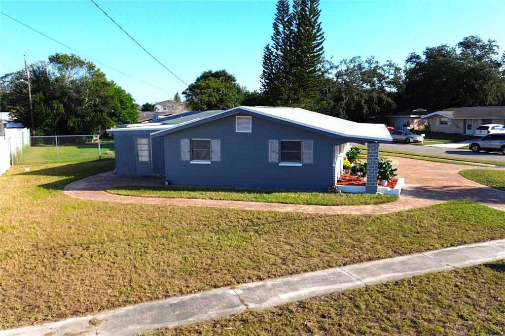 Active With Contract: $239,900 (3 beds, 2 baths, 1412 Square Feet)