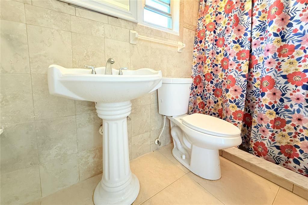 Active With Contract: $239,900 (3 beds, 2 baths, 1412 Square Feet)