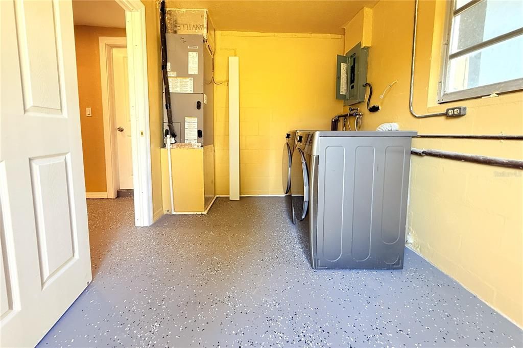 Active With Contract: $239,900 (3 beds, 2 baths, 1412 Square Feet)