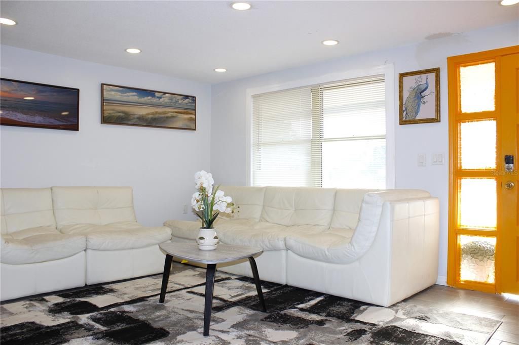 Active With Contract: $239,900 (3 beds, 2 baths, 1412 Square Feet)