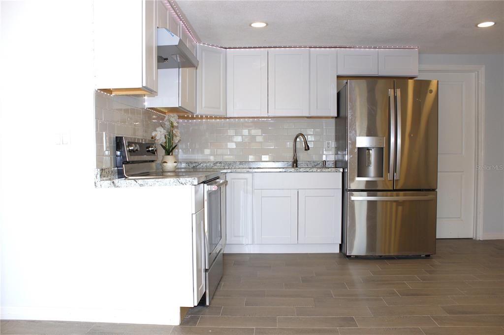 Active With Contract: $239,900 (3 beds, 2 baths, 1412 Square Feet)