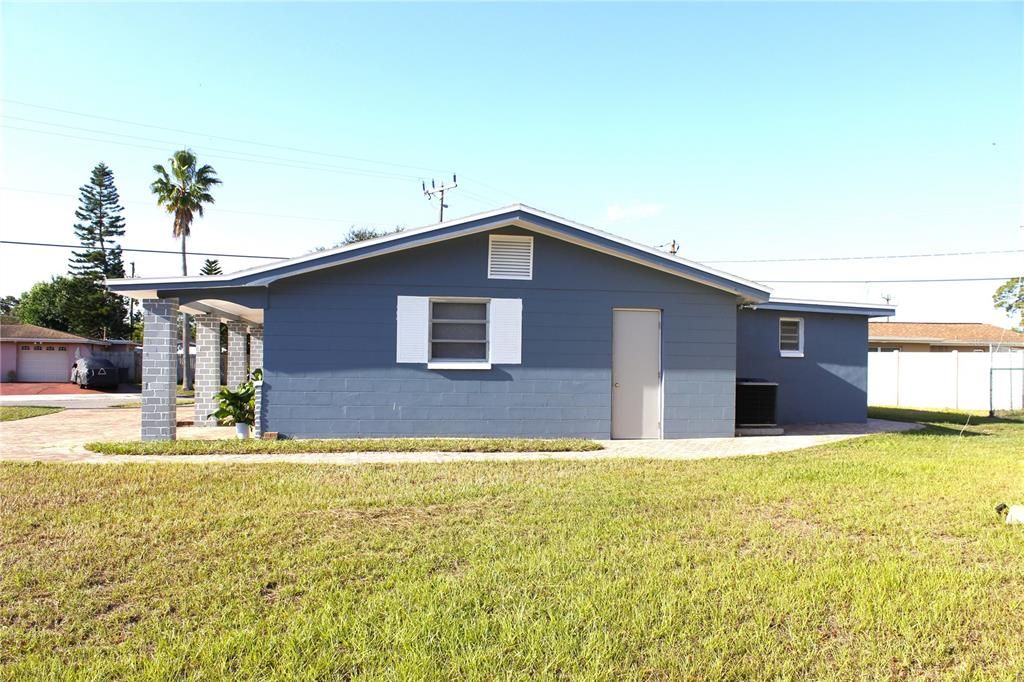 Active With Contract: $239,900 (3 beds, 2 baths, 1412 Square Feet)