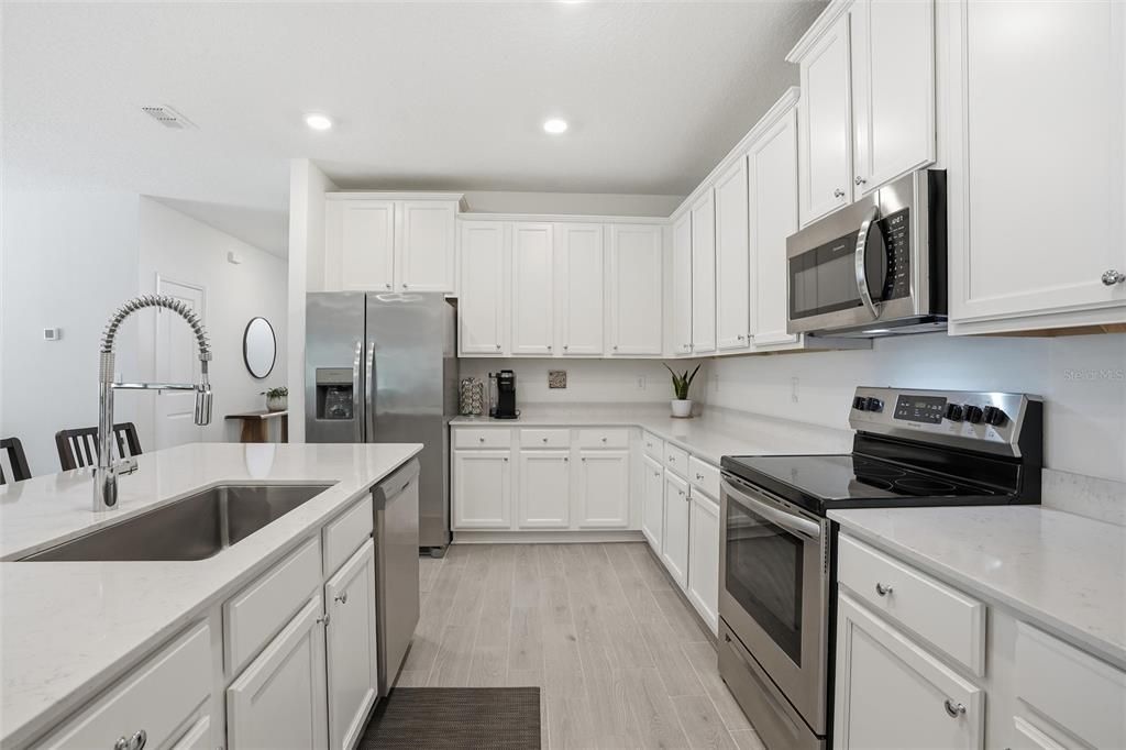 待售: $374,900 (4 贝兹, 3 浴室, 2006 平方英尺)