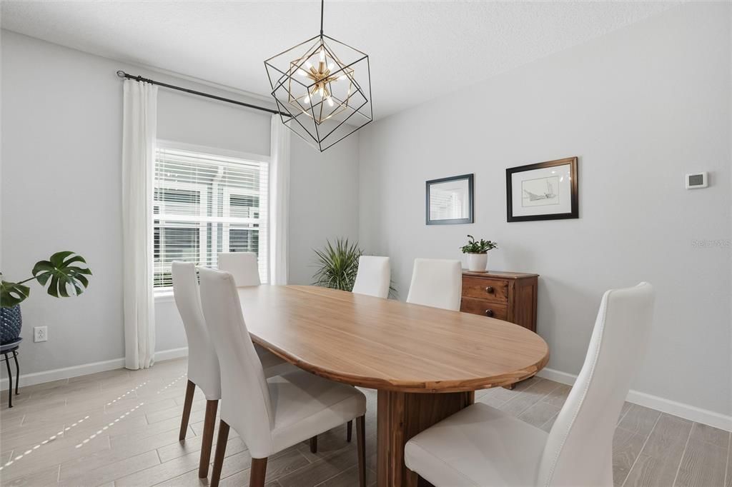 待售: $374,900 (4 贝兹, 3 浴室, 2006 平方英尺)