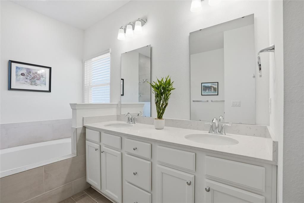 待售: $374,900 (4 贝兹, 3 浴室, 2006 平方英尺)