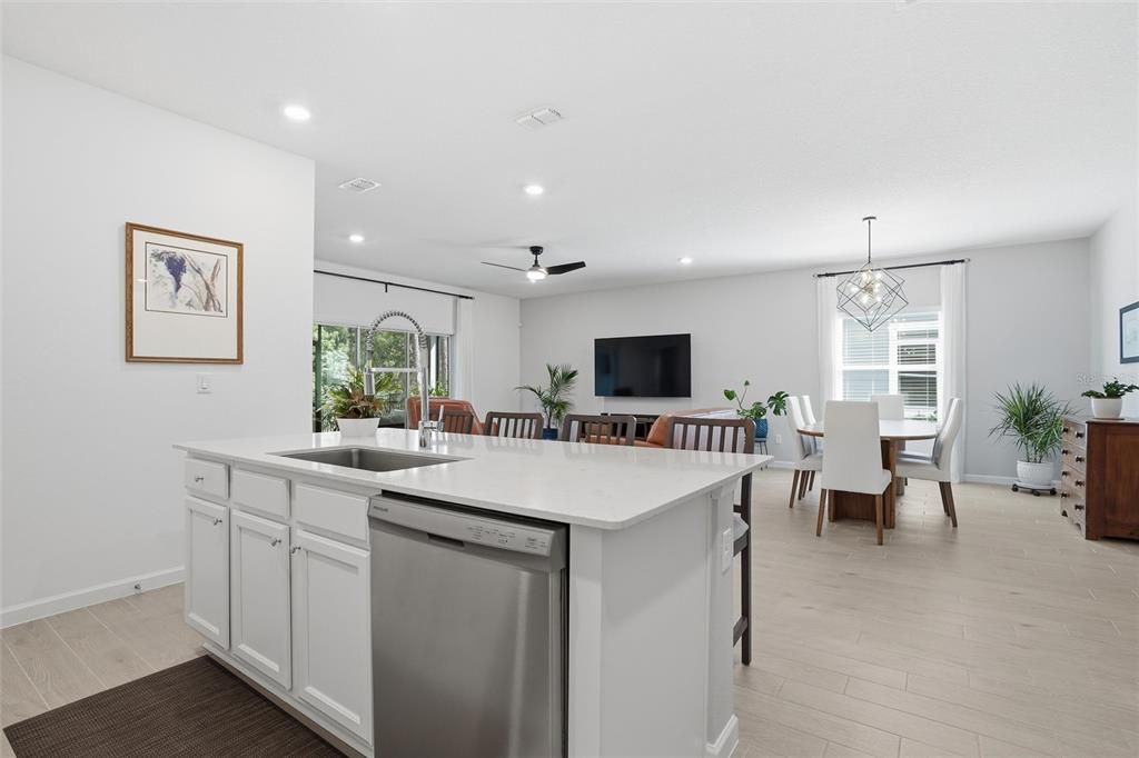 待售: $374,900 (4 贝兹, 3 浴室, 2006 平方英尺)