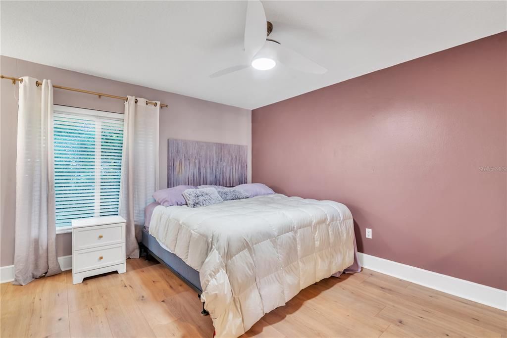 待售: $230,000 (2 贝兹, 2 浴室, 1160 平方英尺)