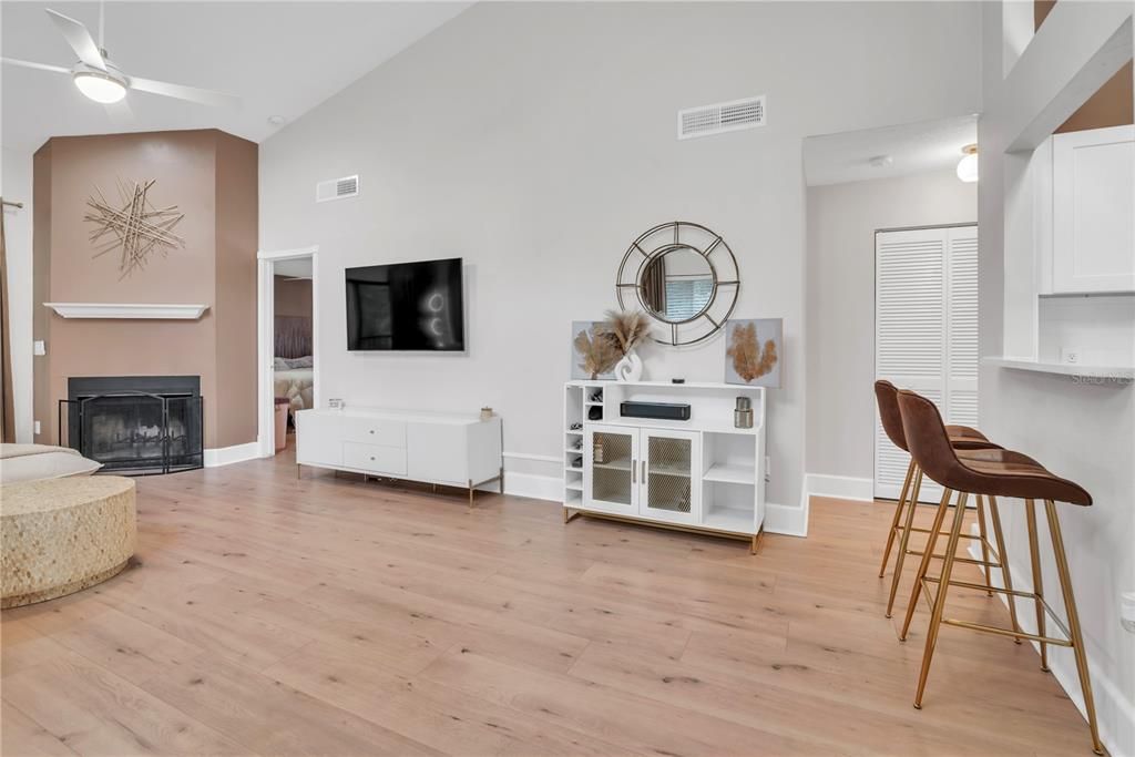 待售: $230,000 (2 贝兹, 2 浴室, 1160 平方英尺)