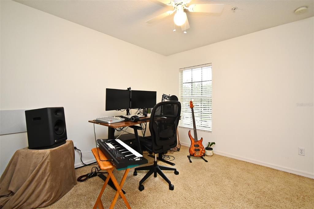 出租: $2,100 (3 贝兹, 2 浴室, 1827 平方英尺)