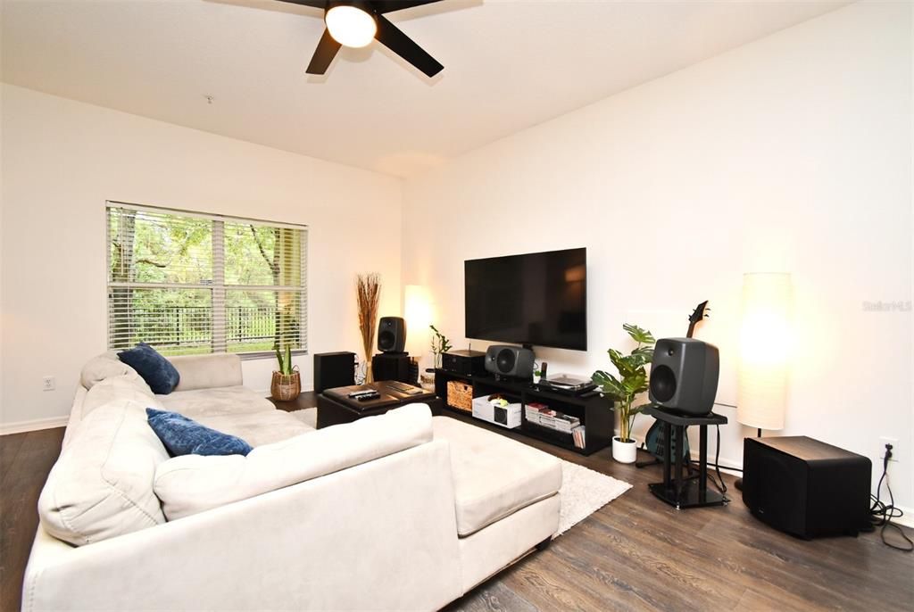 出租: $2,100 (3 贝兹, 2 浴室, 1827 平方英尺)