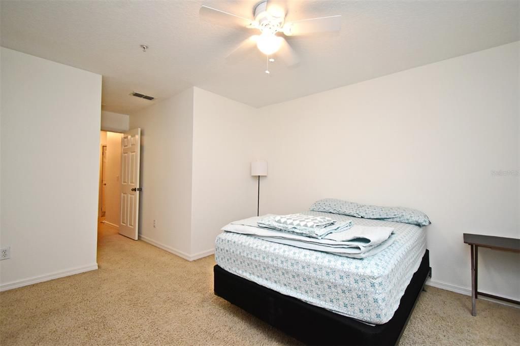 出租: $2,100 (3 贝兹, 2 浴室, 1827 平方英尺)