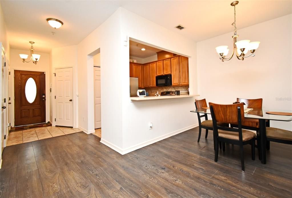 出租: $2,100 (3 贝兹, 2 浴室, 1827 平方英尺)