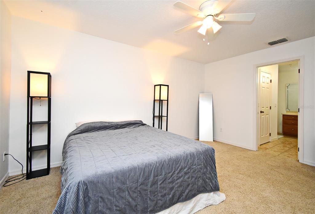 出租: $2,100 (3 贝兹, 2 浴室, 1827 平方英尺)