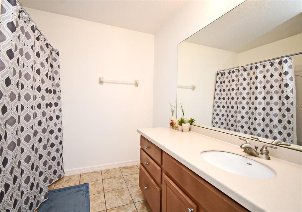 出租: $2,100 (3 贝兹, 2 浴室, 1827 平方英尺)