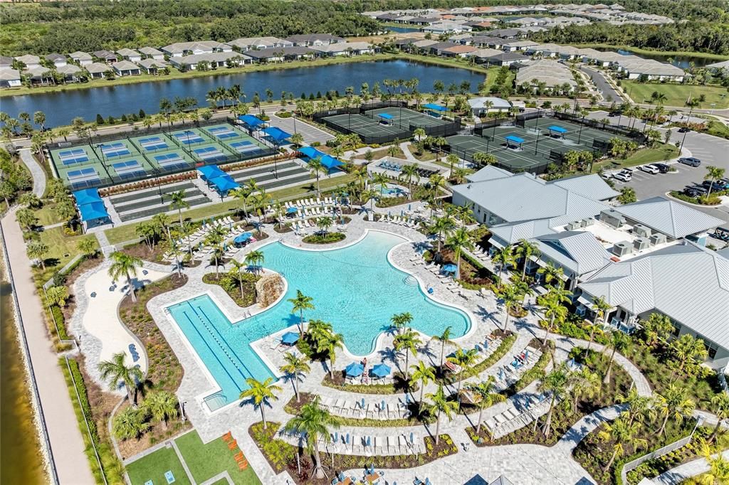 合同活跃: $599,000 (3 贝兹, 2 浴室, 1640 平方英尺)