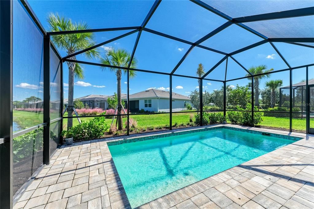 合同活跃: $599,000 (3 贝兹, 2 浴室, 1640 平方英尺)