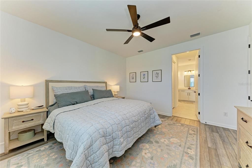 合同活跃: $599,000 (3 贝兹, 2 浴室, 1640 平方英尺)