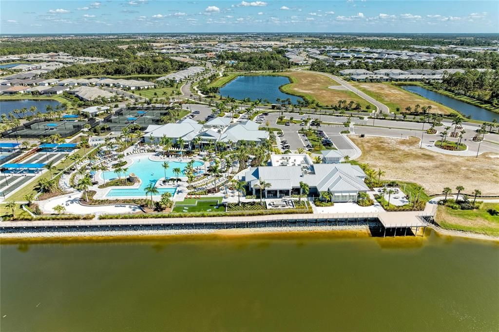 合同活跃: $599,000 (3 贝兹, 2 浴室, 1640 平方英尺)