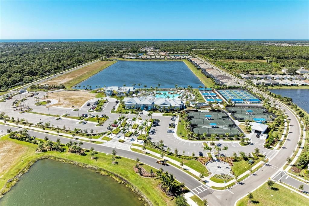 合同活跃: $599,000 (3 贝兹, 2 浴室, 1640 平方英尺)