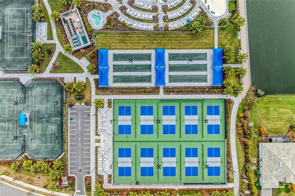 合同活跃: $599,000 (3 贝兹, 2 浴室, 1640 平方英尺)