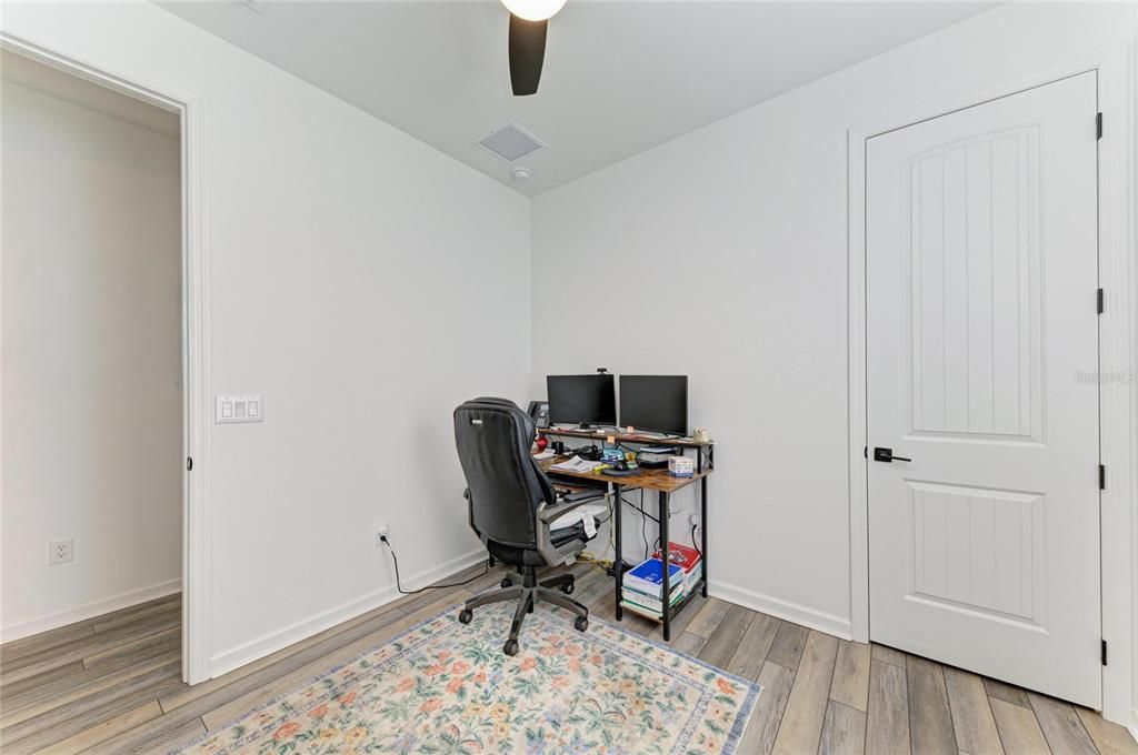 合同活跃: $599,000 (3 贝兹, 2 浴室, 1640 平方英尺)