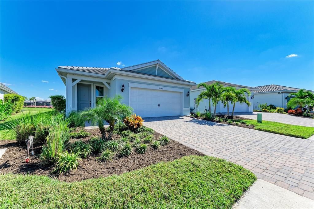 合同活跃: $599,000 (3 贝兹, 2 浴室, 1640 平方英尺)