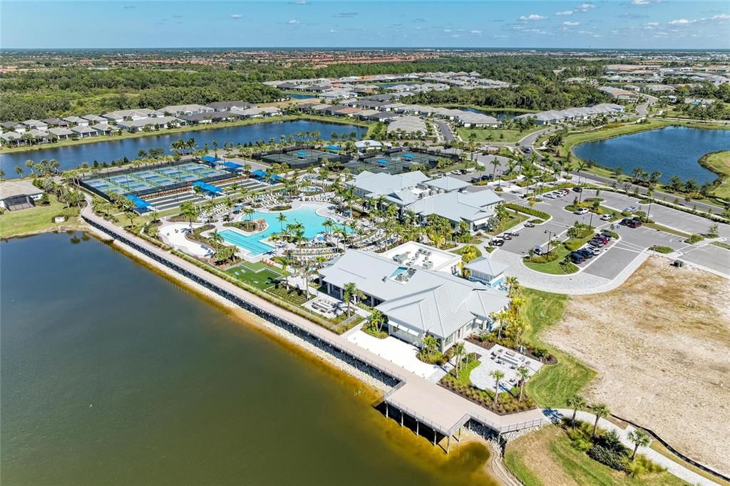 合同活跃: $599,000 (3 贝兹, 2 浴室, 1640 平方英尺)